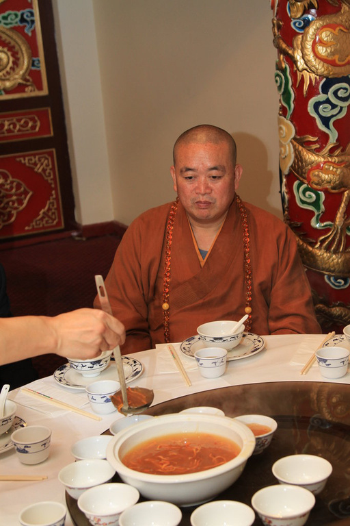 少林寺方丈釋永信最新動(dòng)態(tài)，禪意盎然的小巷與獨(dú)特禪味小店探索